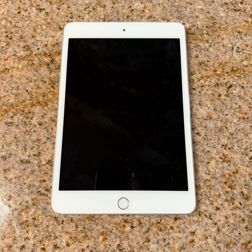 Apple 2015 IPad Mini 4 Silver 128 GB WiFi